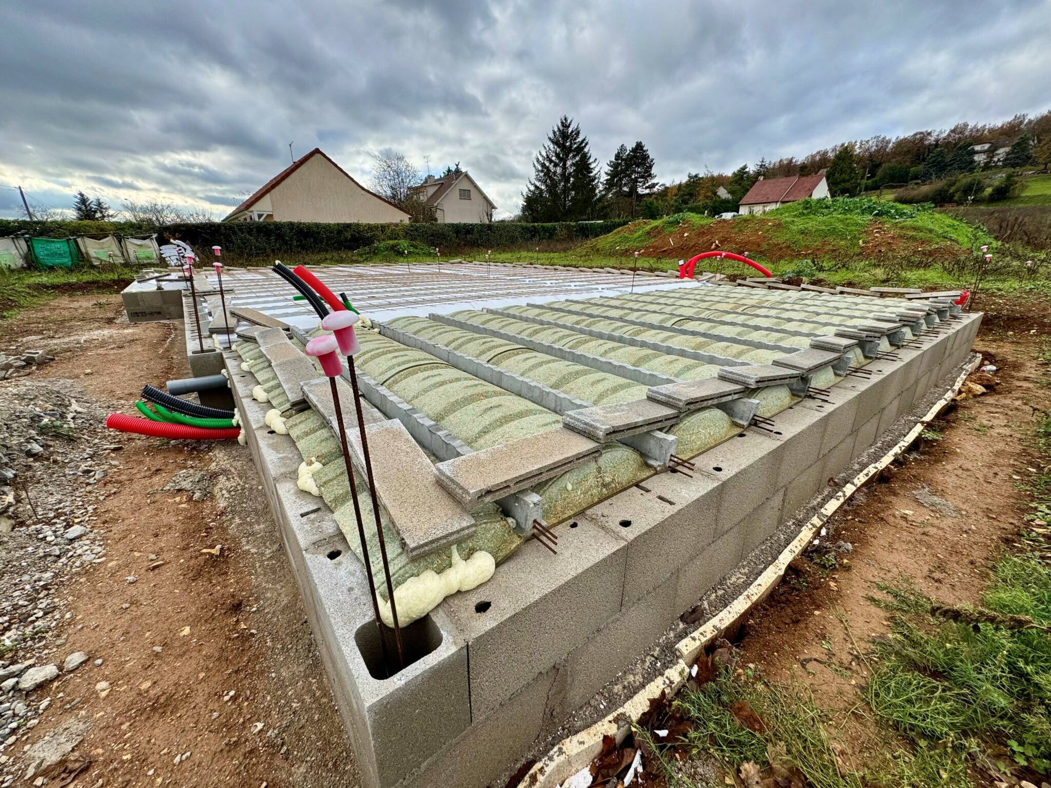 Découvrez l'ouverture du chantier à Fontaines 2 ! Préparation de la dalle.