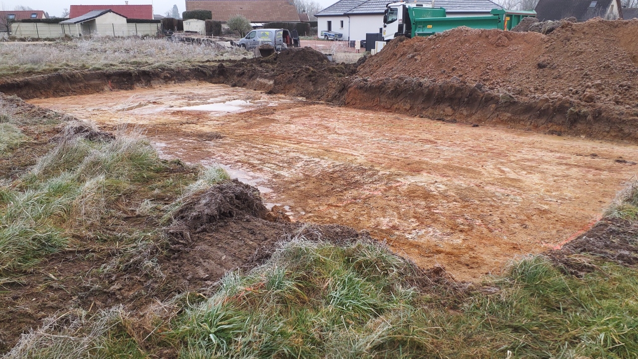 Découvrez l'ouverture du chantier à Montchanin ! Etape des fondations.